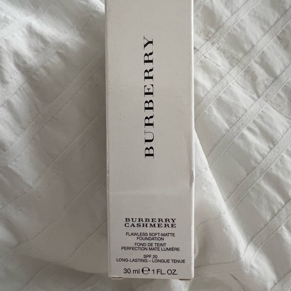 NIB BURBERRY CASHMERE FOUNDATION No.31 ROSY NUDE - Picture 3 of 3